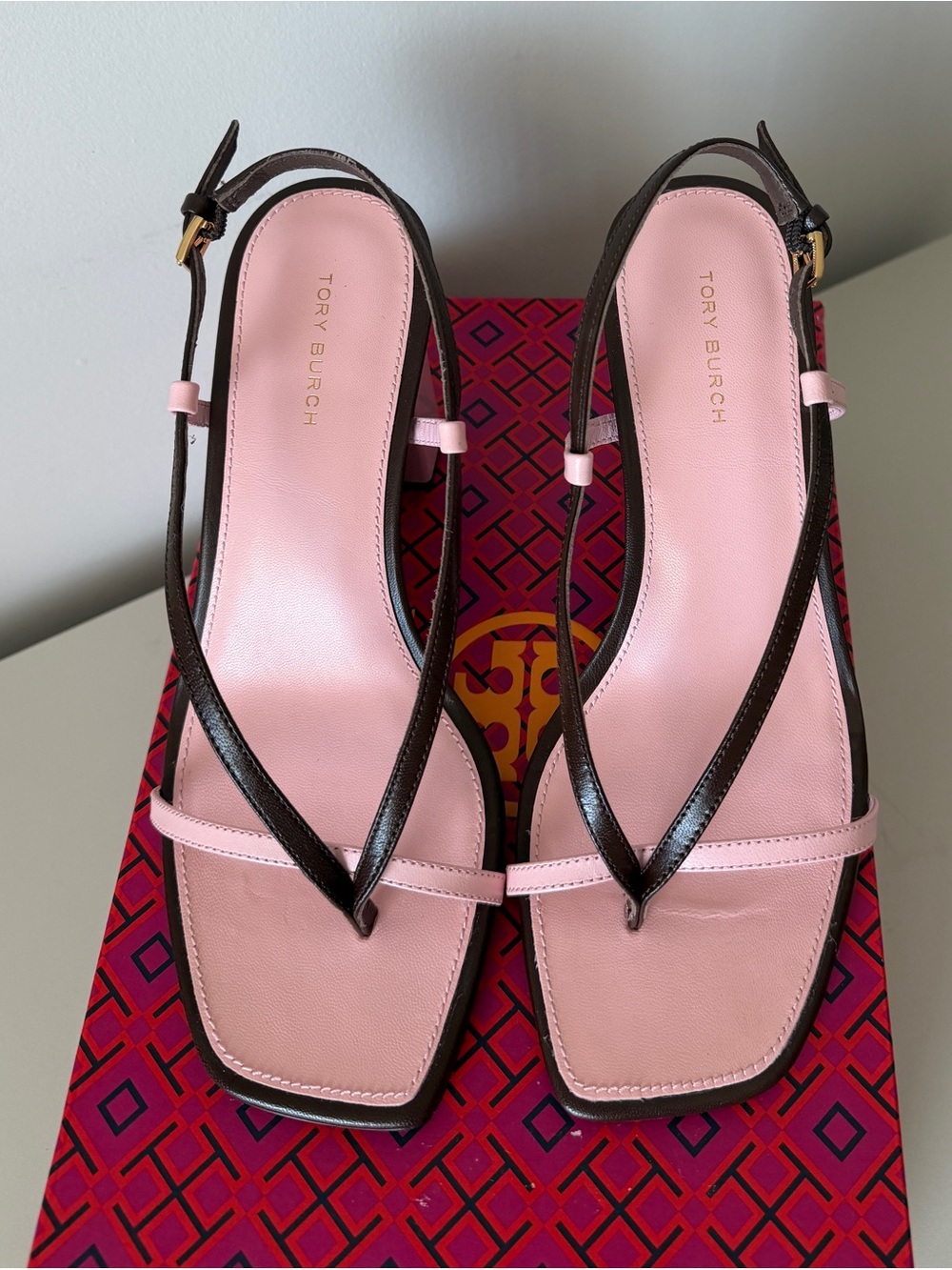 Tory Burch T Stamp Heel 
Like New!